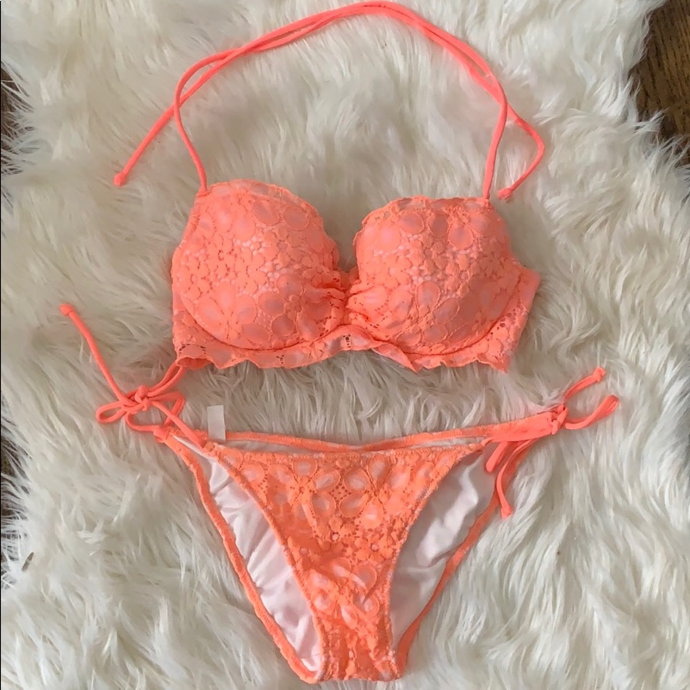 Victoria’s Secret bikini set